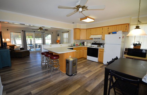 Rehoboth Beach Casa | Waterfront Tranquil Escape-Unifamiliar / Comunidad cerrada / Piscina / Canchas de tenis