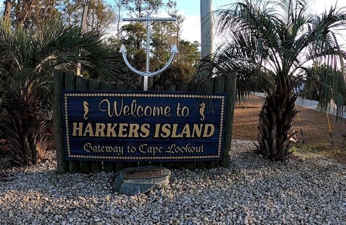 Harkers Island Casa | Waterfront vacation rental with views of Cape Lookout Lighthouse!