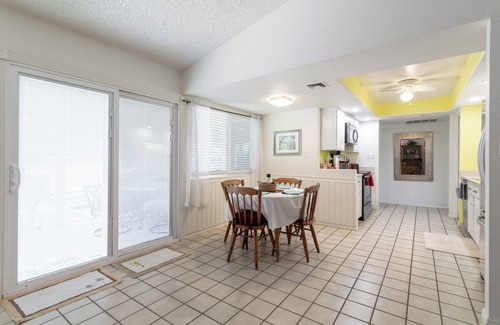 Dobson Ranch Casa | Waterfront Vacation Home Executive Rental-peaceful residential LAKE neighborhood