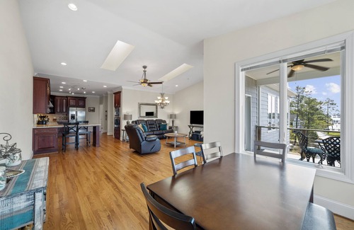 Oriental Casa | Waterfront Views & Boat Slip, Blackwell Point #B