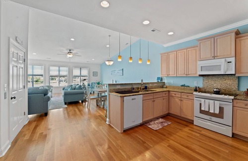 Oriental Casa | Waterfront Views & Boat Slip, Blackwell Point #C