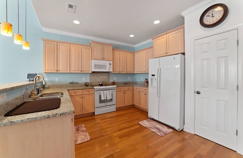 Oriental Casa | Waterfront Views & Boat Slip, Blackwell Point #C