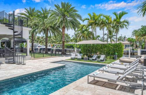 Seven Isles Casa | Waterfront Villa Beach Proximity Venice of America Coastal Extravagance Palm Key VlLLAS