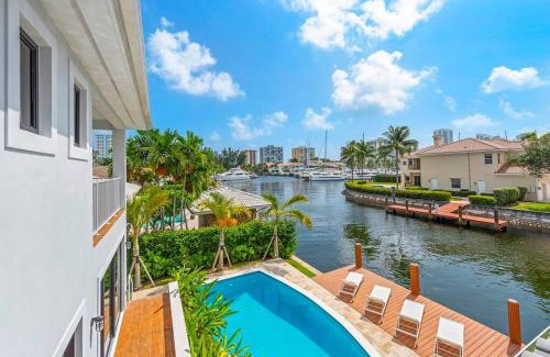 South Lake Casa | Waterfront Villa in Hollywood! Heated Pool and Game room