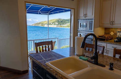 Slob Villa | Eco-Friendly lujo frente al mar 'Mini-Resort' para su uso privado