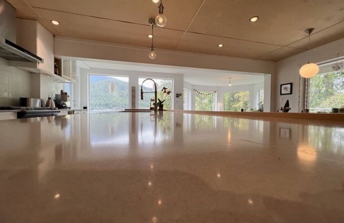 Nelson Villa | Waterfront Villa w/hot tub and private dock.