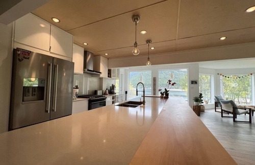 Nelson Villa | Waterfront Villa w/hot tub and private dock.