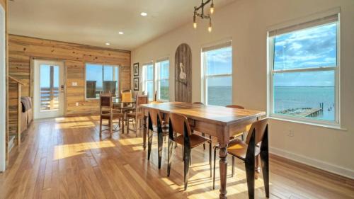 Flour Bluff Casa | Waterfront w Bay Views Shared Pool Boat Dock Marlin Madness by AvantStay