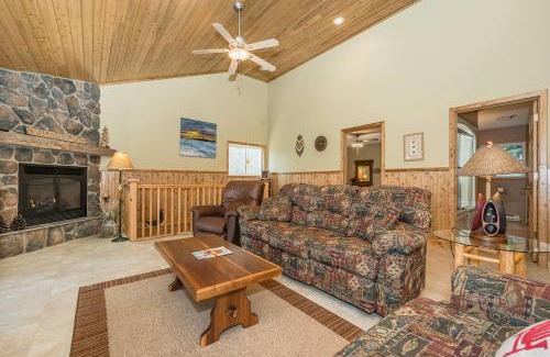 Northern Bruce Peninsula Casa | Waterfront W Sauna, Hot Tub & Boat Slip