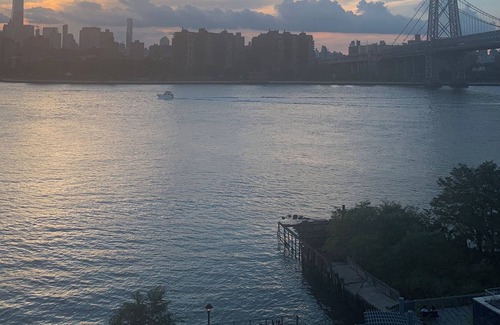 Williamsburg Casa | Waterfront / Water View Modern Apartment