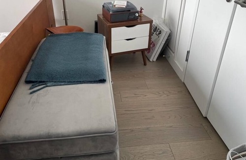 Williamsburg Casa | Waterfront / Water View Modern Apartment