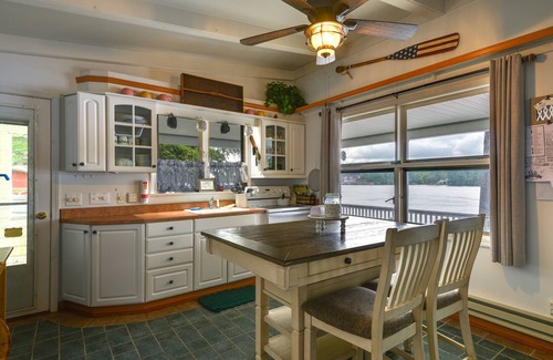 Wellesley Island Cabaña | Waterfront Wellesley Island Cottage w/ Boat Slip!