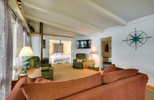 Wellesley Island Casa | Waterfront Wellesley Island Cottage with Boat Slip!