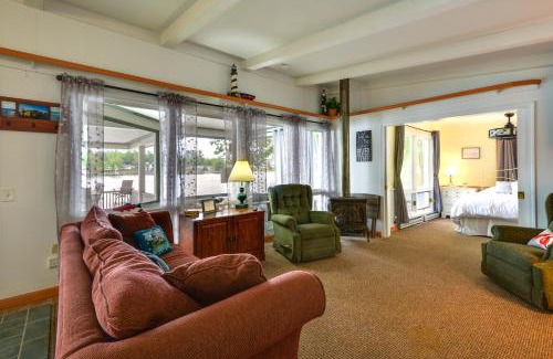 Wellesley Island Casa | Waterfront Wellesley Island Cottage with Boat Slip!