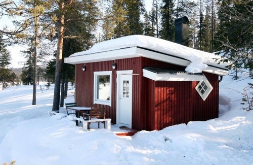 Kurravaara Casa | Waterfront with fantastic views and the midnight sun on the horizon