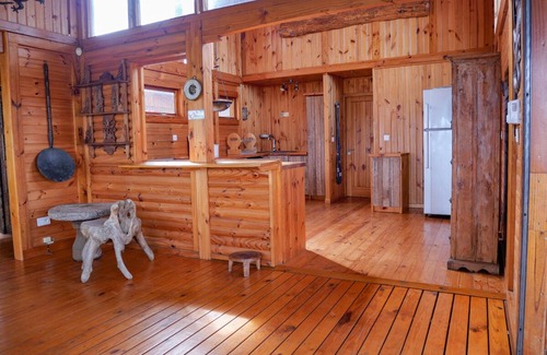 La Preneuse Chalet De Esquí | Wooden chalet on the waterfront facing the turquoise lagoon