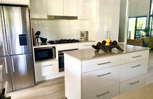 Brisbane Waterfront Casa | WaterfrontnStunning Waterfront Beach House