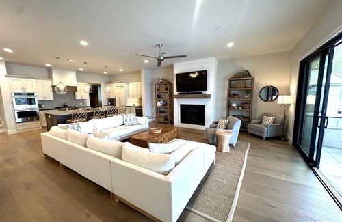 Kingsland Casa | Waterhouse at LBJ Residence I, 6 King Bedrooms, Pool, Spa, Boat/PWC Lift, Slide