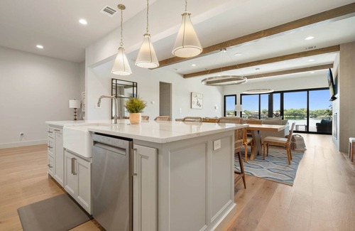 Kingsland Casa | Waterhouse at LBJ Residence II, 6 King Bedrooms, Pool, Spa, Boat/PWC Lift, Slide