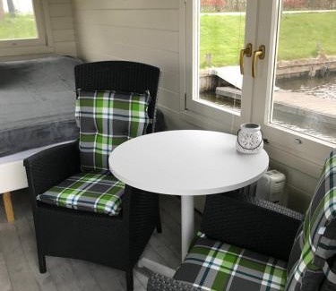Feerwerd Cabina | Waterhut 2 Aduarderzijl