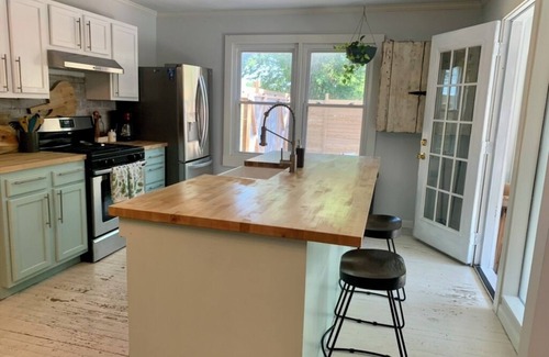 Wilmington Cabaña | Waterline Cottage in South Front District