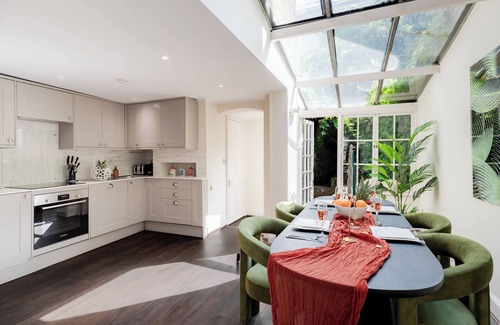 Waterloo Casa | Waterloo. Calling! Sleep in Style & Historic Vibes