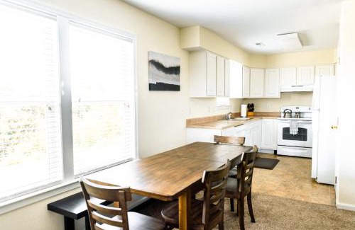 Waves Apartamento | Watermen's Cabana 3A - 3-bedroom, 2-bathroom apartment - Walk to beach and access to REAL Watersports