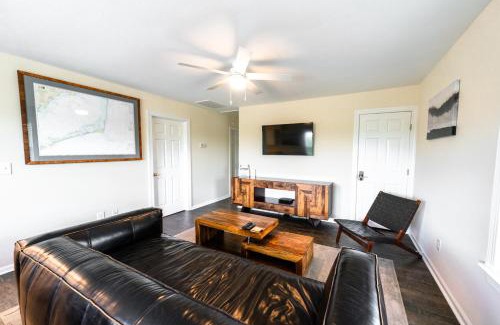 Waves Apartamento | Watermen's Cabana 3C - 3-bedroom, 2-bathroom apartment - Walk to beach and access to REAL Watersports