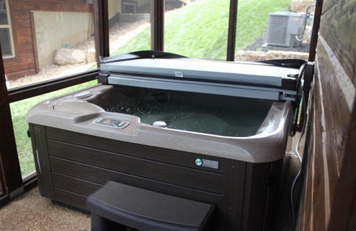 Indian Point Casa | WaterMill Cove Resort Lakefront Lodge By Silver Dollar City 2 POOLS Dock