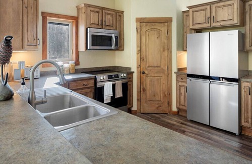 Missoula Casa | * * *Waters Edge Lodge* ****************