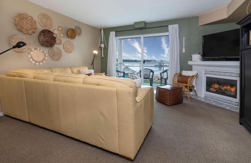 Lincoln City Casa | Waters Edge 304
