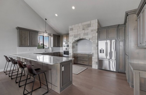 Canyon Lake Casa | “WATERS-EDGE” A WATERFRONT home! Hot Tub!! VIEWS!!!