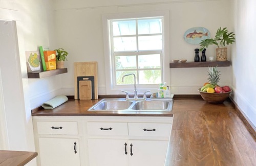 Dunmore Town Cabaña | Waters Edge