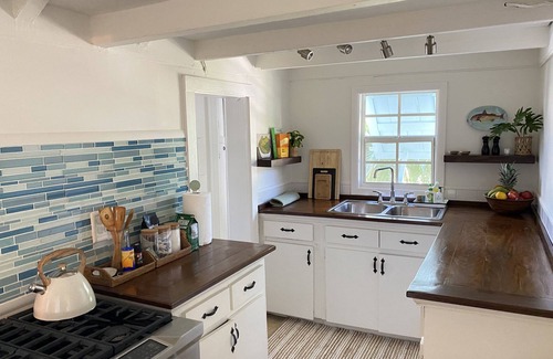 Dunmore Town Cabaña | Waters Edge