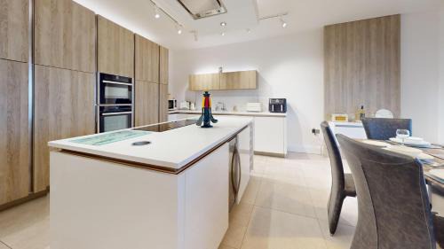 Deganwy Casa | Waters Edge