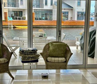 Marina Martinique Apartamento | Waters Edge Guest House