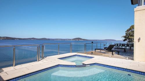 Point Clare Casa | Waters Edge - Point Clare - Pool , Spa, Private Jetty