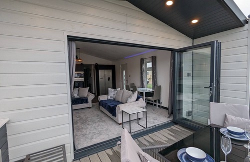 Sandilands Cabina | Waterside Lodge - Dog Friendly, Sutton on Sea