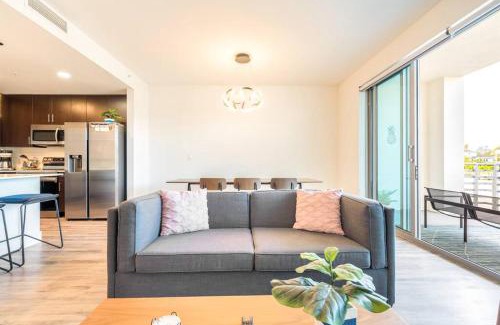 Central Sarasota Apartamento | Waterside Retreat: Modern 2BR, Mins to Beach & Apt