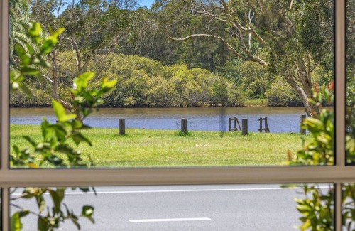 Pottsville Casa | Waterside Retreat Pottsville - Pet Friendly