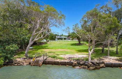 Pottsville Casa | Waterside Retreat Pottsville - Pet Friendly