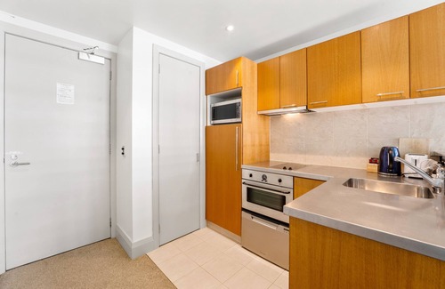 Auckland Central Business District Apartamento | Waterside Studio Apt | Viaduct Views | Balcony