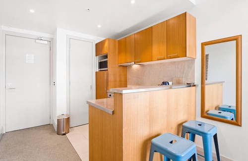 Auckland Central Business District Apartamento | Waterside Studio Apt | Viaduct Views | Balcony
