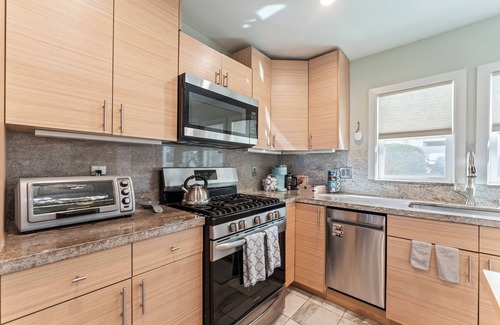 Silver Strand Casa | Waterview from your Private Patio + Dogs Welcome!