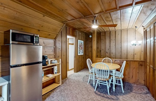 Cocoa Apartamento | Waterview studio w/shared boat access, pier fishing, WiFi
