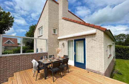 Langweer Casa | Watervilla de IJsvogel by Droomvilla