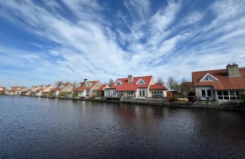 Langweer Casa | Watervilla de Karekiet by Droomvilla