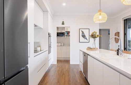 Papamoa Beach Casa | Waterway Coastal Beach Retreat!