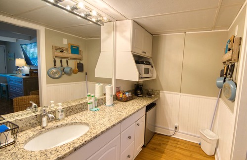 Airlie Apartamento | Waterway View Studio 2 w/ Pool near Wrightsville Beach