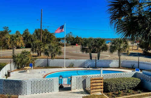 Airlie Apartamento | Waterway View Studio 2 w/ Pool near Wrightsville Beach